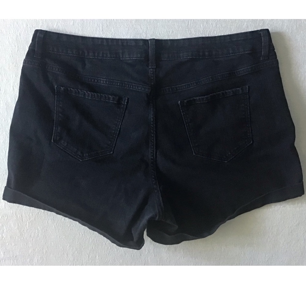 Old Navy Mid Rise Boyfriend Shorts Woman’s Size 20 Black Distressed Cuffed Hem - Picture 5 of 9